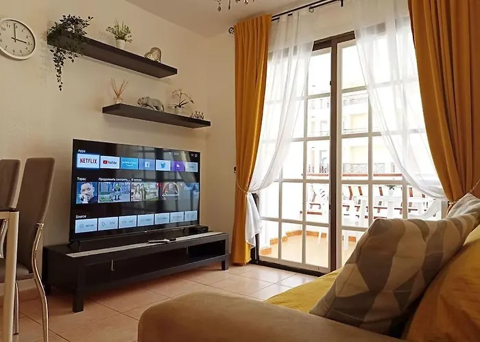 Diamantes Holiday Home, Los Cristianos, Heated Pool & Aircon