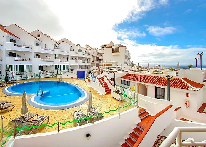 Diamantes Holiday Home, Los Cristianos, Heated Pool & Aircon