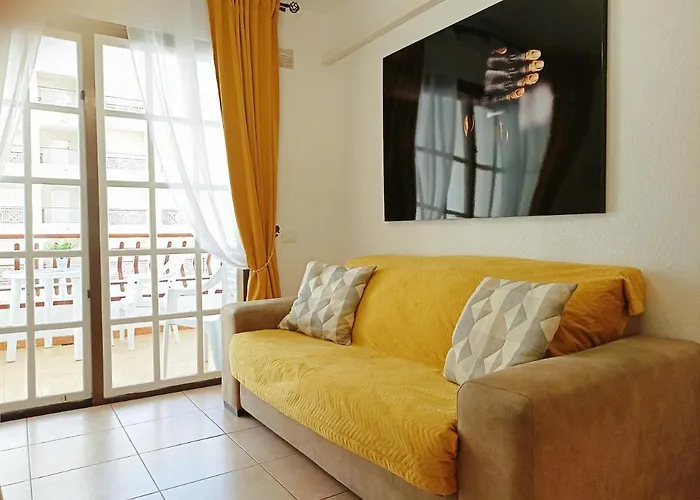 Diamantes Holiday Home, Los Cristianos, Heated Pool & Aircon